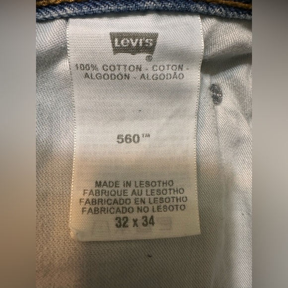 Levi’s Cut Off Denim Frayed Hem Women's Shorts - Picture 4 of 4